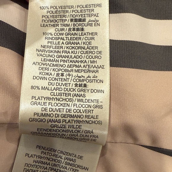 Burberry Quilted Navy Blue Puffer Coat with Belt and removable hood. Authentic - Picture 14 of 16